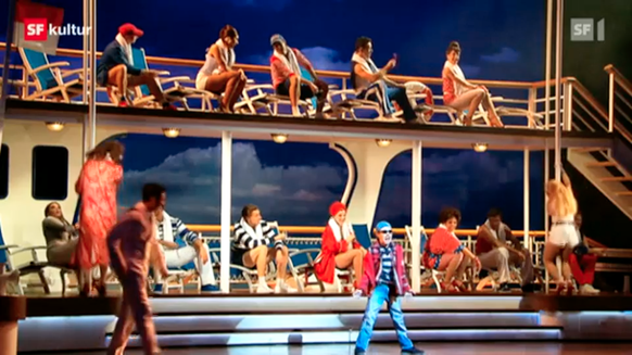 Nemo als Kind auf der Bühne des Theater 11.