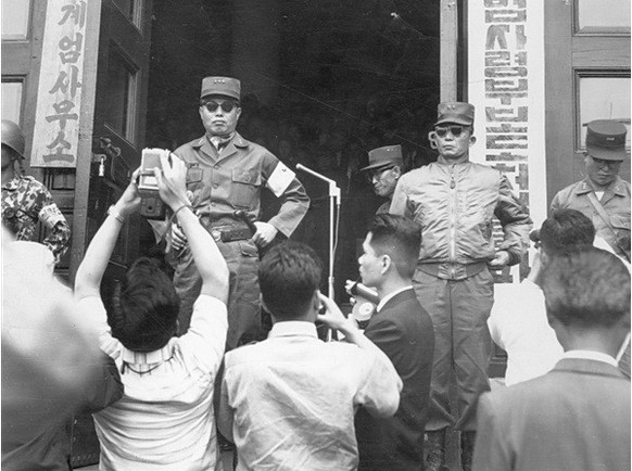 The leaders of the Military Revolutionary Committee pictured on May 20, four days after the coup: chairman Chang Do-yong (left) and vice-chairman Park Chung Hee (right).
https://en.wikipedia.org/wiki/ ...