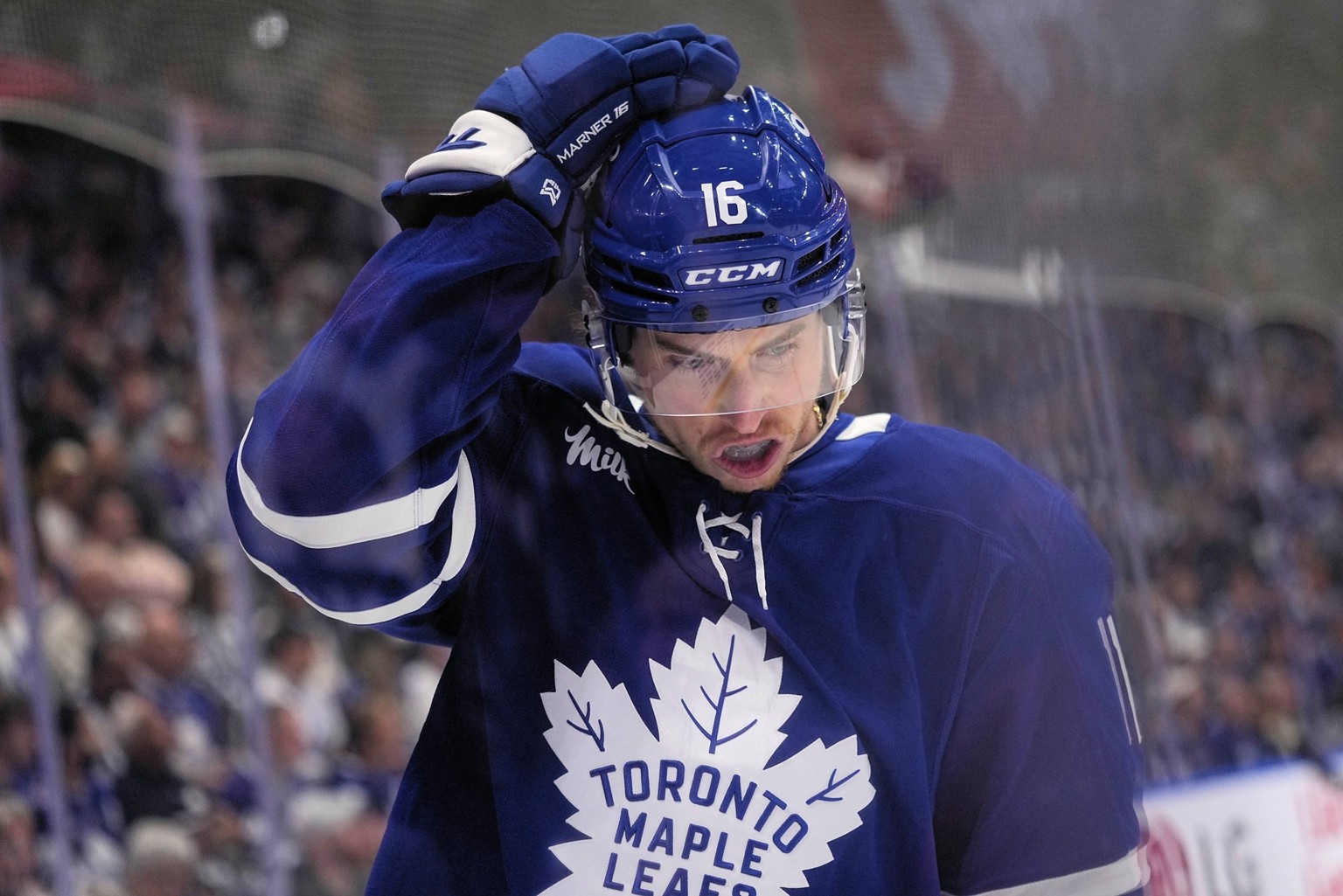 NHL, Eishockey Herren, USA Stanley Cup Playoffs-Florida Panthers at Toronto Maple Leafs May 18, 2025 Toronto, Ontario, CAN Toronto Maple Leafs forward Mitch Marner 16 adjusts his helmet after a play a ...