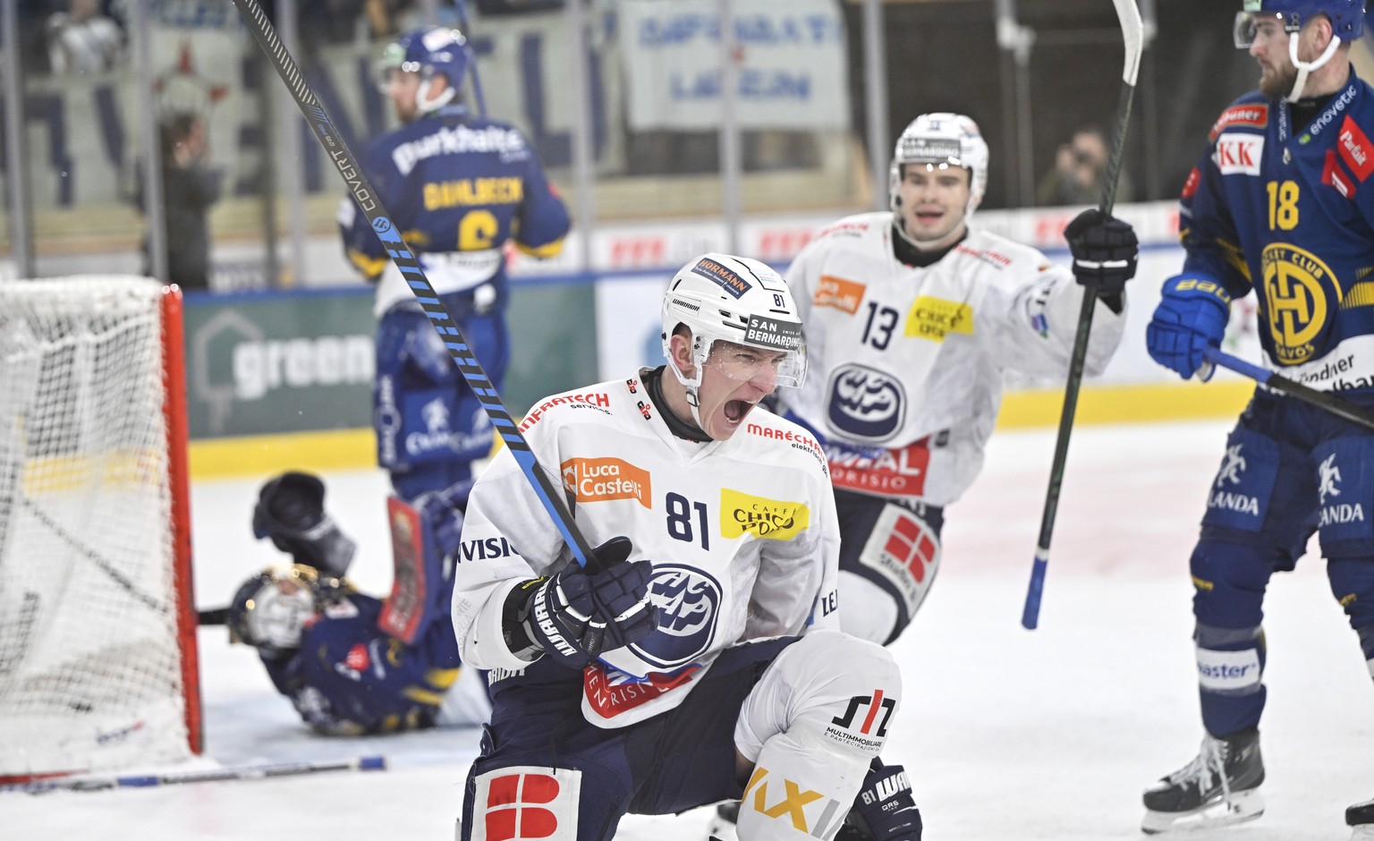 Ambri`s Florian Douay jubelt nach seinem 2:2 Ausgleichstreffer, im Eishockey-Qualifikationsspiel der National League (NL) zwischen dem HC Davos und dem HC Ambri-Piotta, am Mittwoch, 27. November 2024, ...