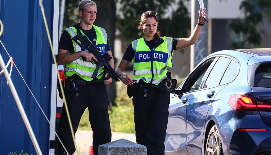 epa11618224 German police officers stop a car at a German federal police checkpoint at the German-Polish border in Frankfurt Oder, Germany, 21 September 2024. Germany started expanding its border cont ...