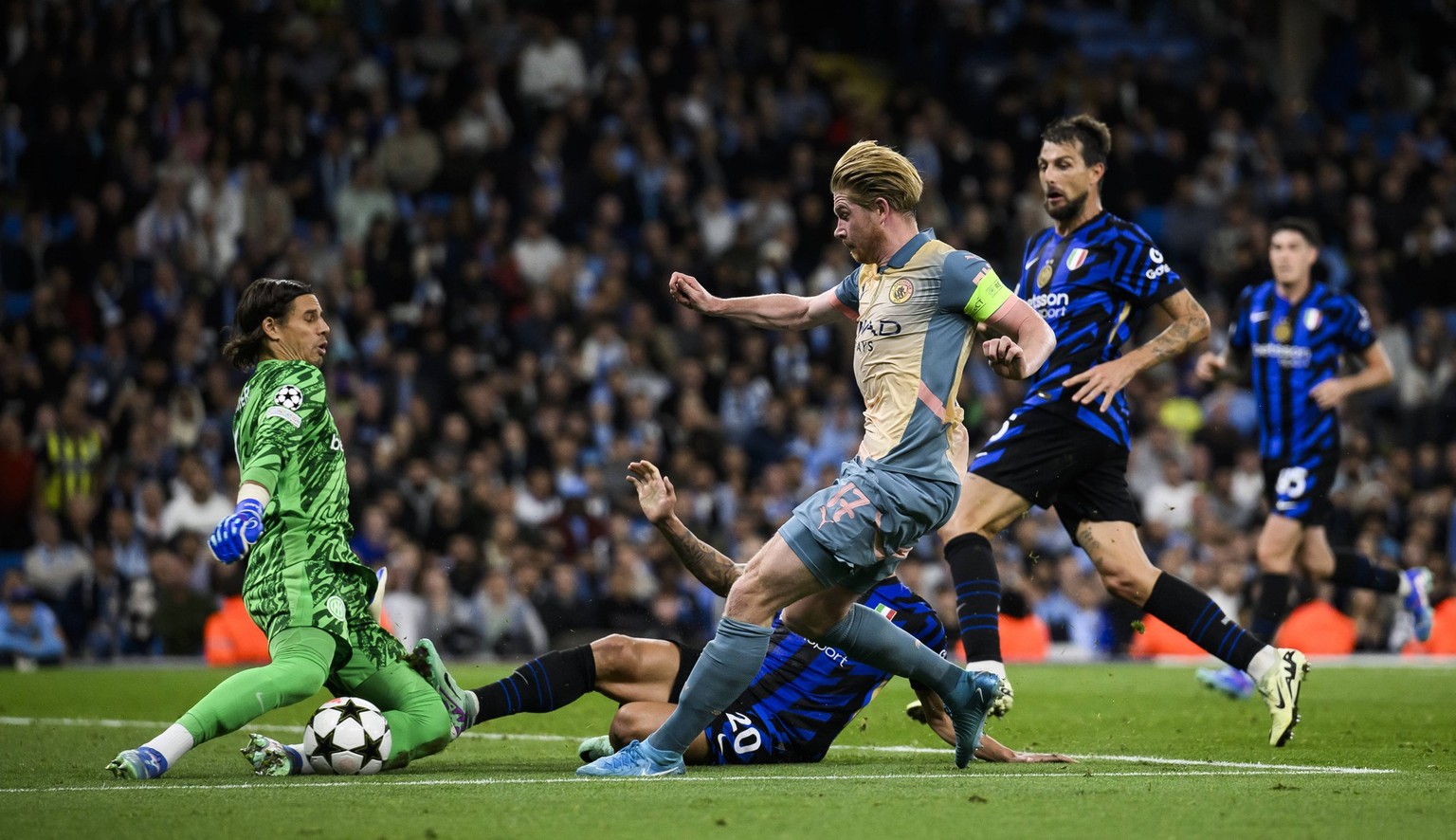Manchester City FC V FC internazionale - UEFA Champions League Yann Sommer of FC Internazionale saves on Kevin De Bruyne of Manchester City FC during the UEFA Champions League 2024/25 League Phase MD1 ...