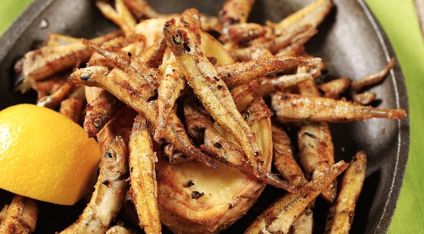 acciughe fritte sardellen frittiert fisch italien italia essen food http://www.wideopenspaces.com/little-fried-blue-anchovies/