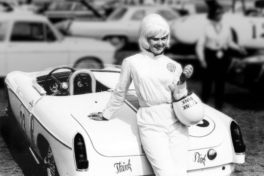 Donna Mae Mims MGB 1965 Racer https://www.facebook.com/ClassicMGMagazine/photos/